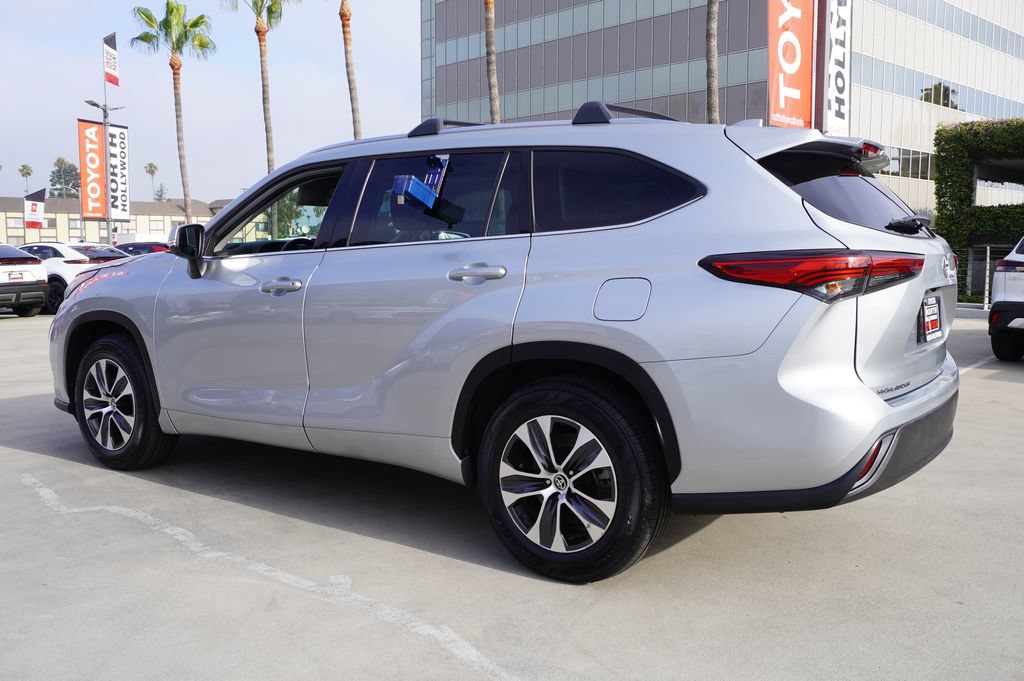 Used 2020 Toyota Highlander XLE FWD image 5