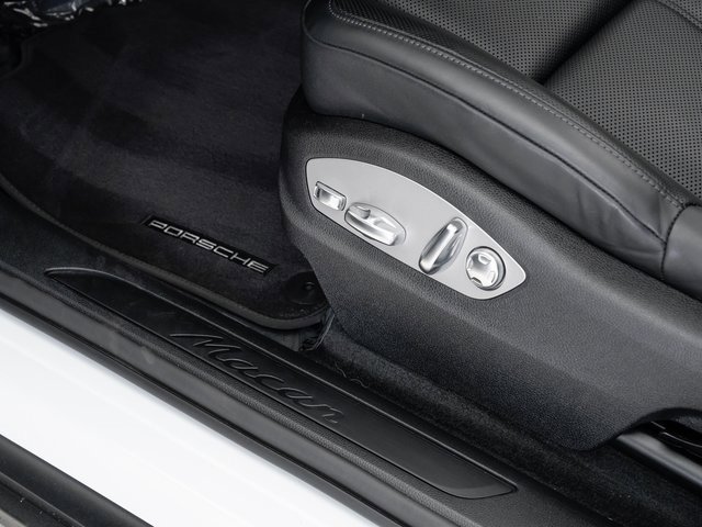 Certified 2025 Porsche Macan image 9