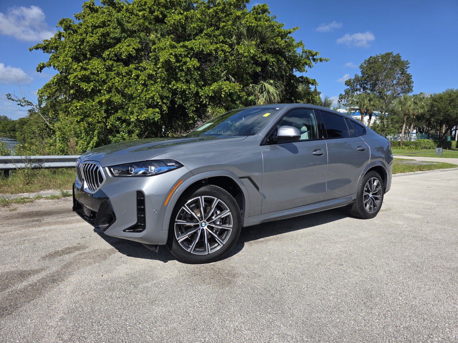 Used 2025 BMW X6 xDrive40i AWD/4WD image 1