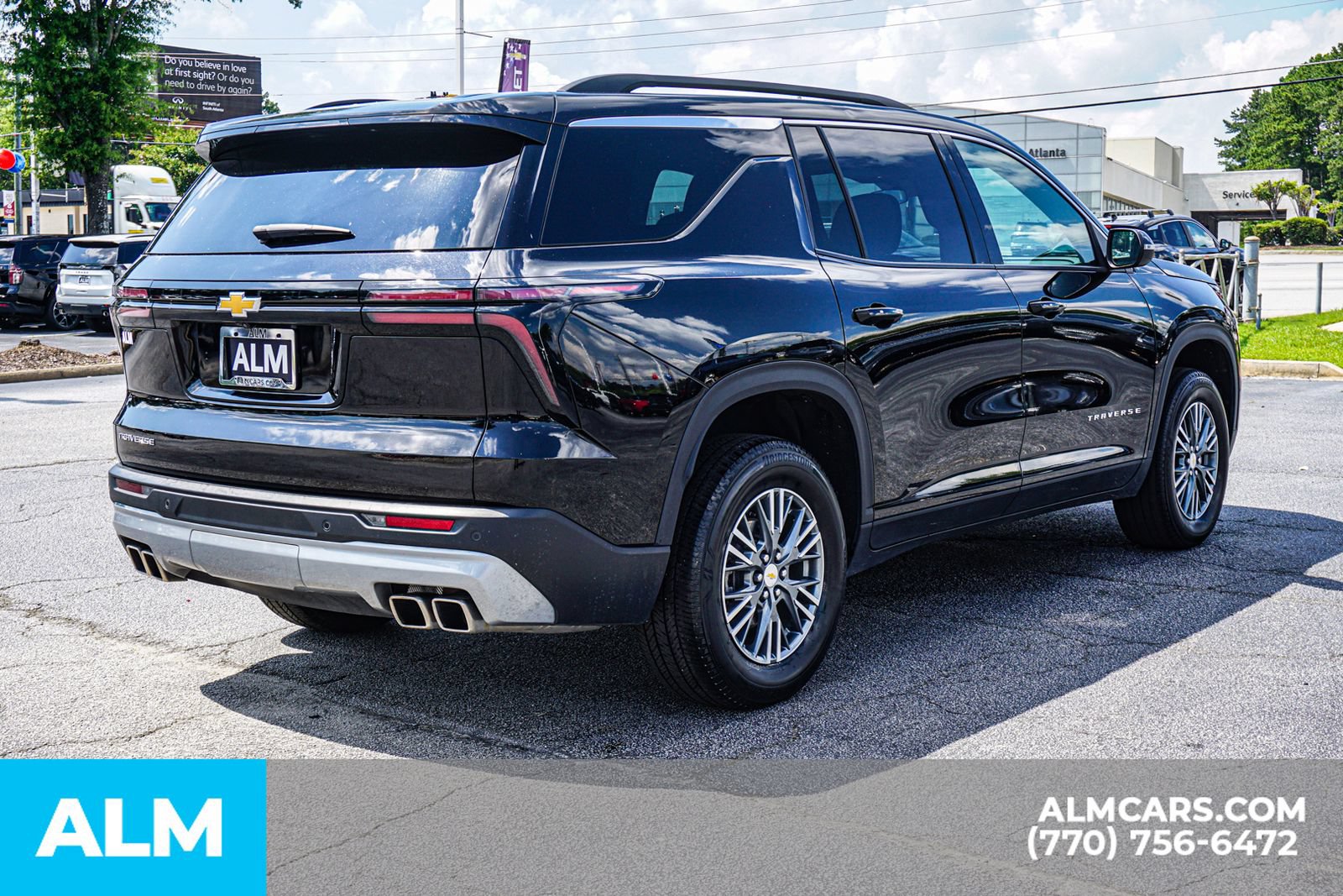 Used 2025 Chevrolet Traverse LT FWD image 6