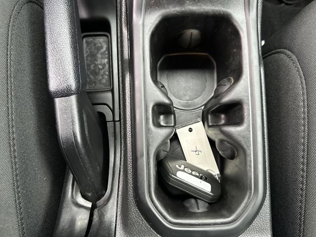 Used 2022 Jeep Gladiator Mojave w/ Cold Weather Group image 34