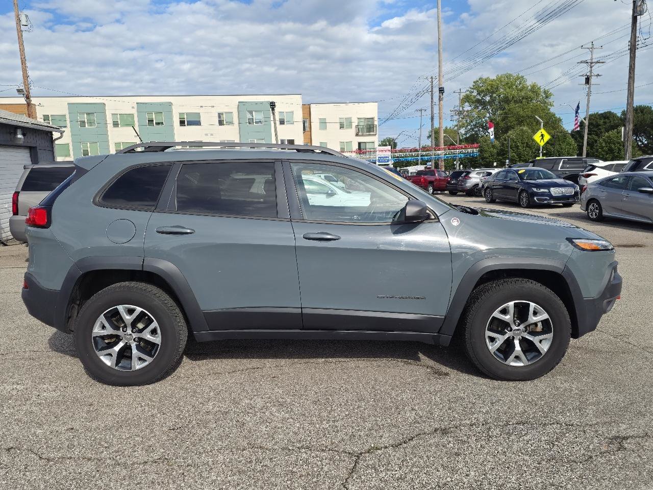 Used 2015 Jeep Cherokee Trailhawk w/ Cold Weather Group AWD/4WD image 4