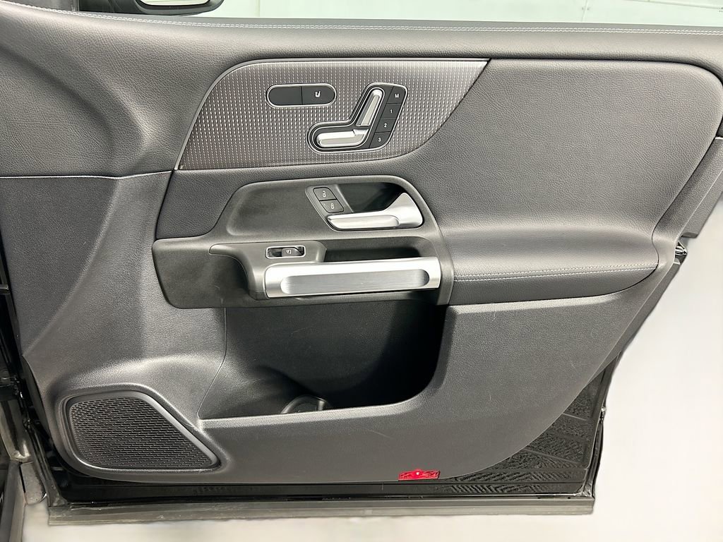 Used 2021 Mercedes-Benz GLB 250 4MATIC image 23