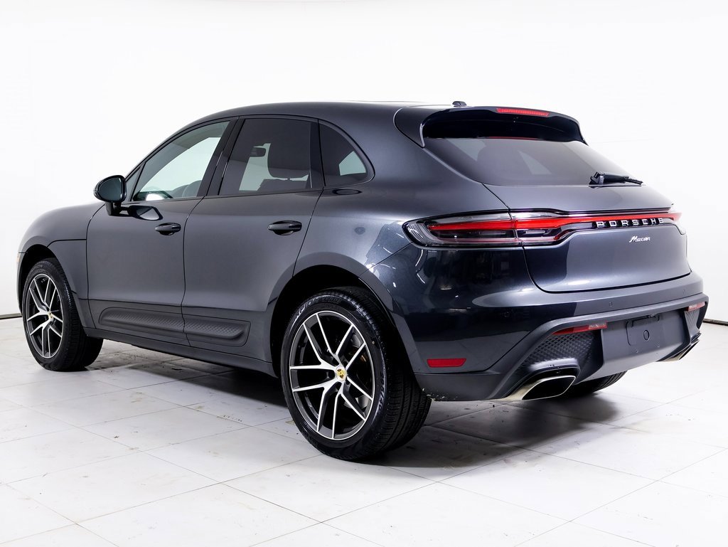 Used 2025 Porsche Macan image 3