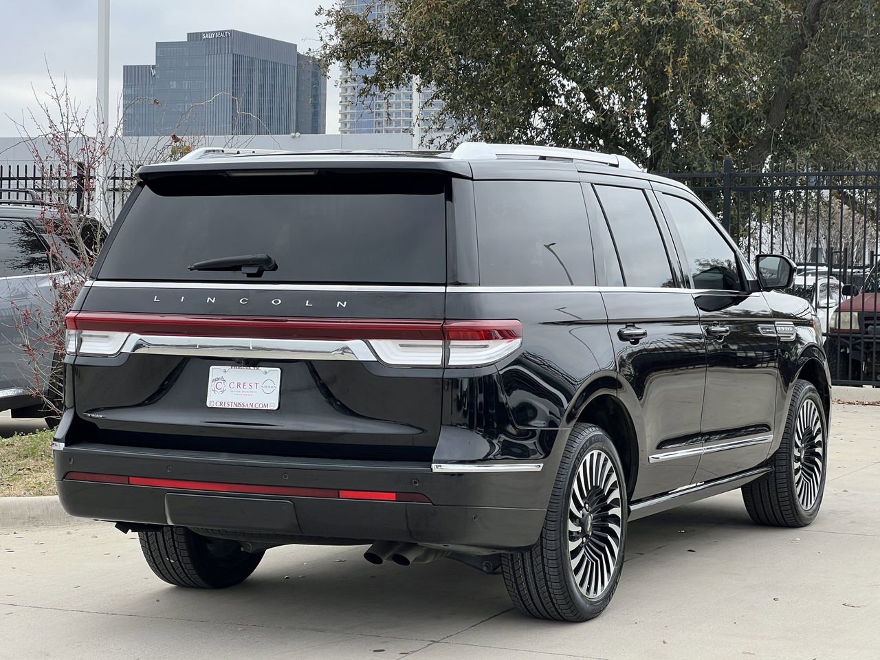 Used 2024 Lincoln Navigator Premiere image 4