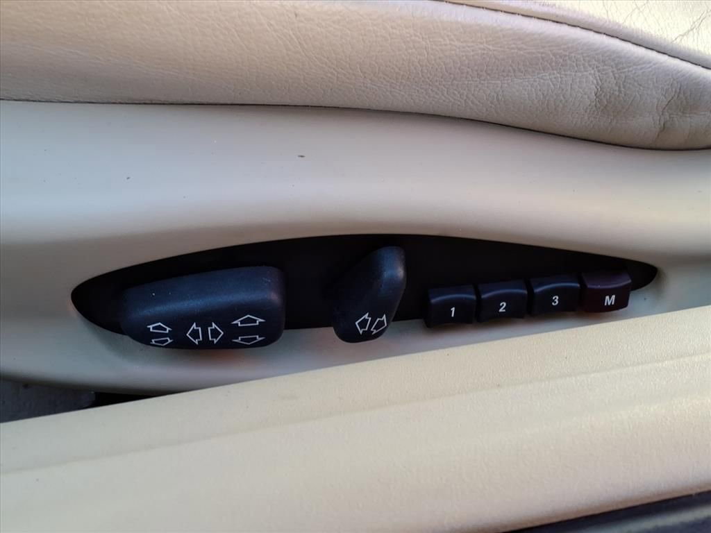 Used 2005 BMW Z4 2.5i image 14