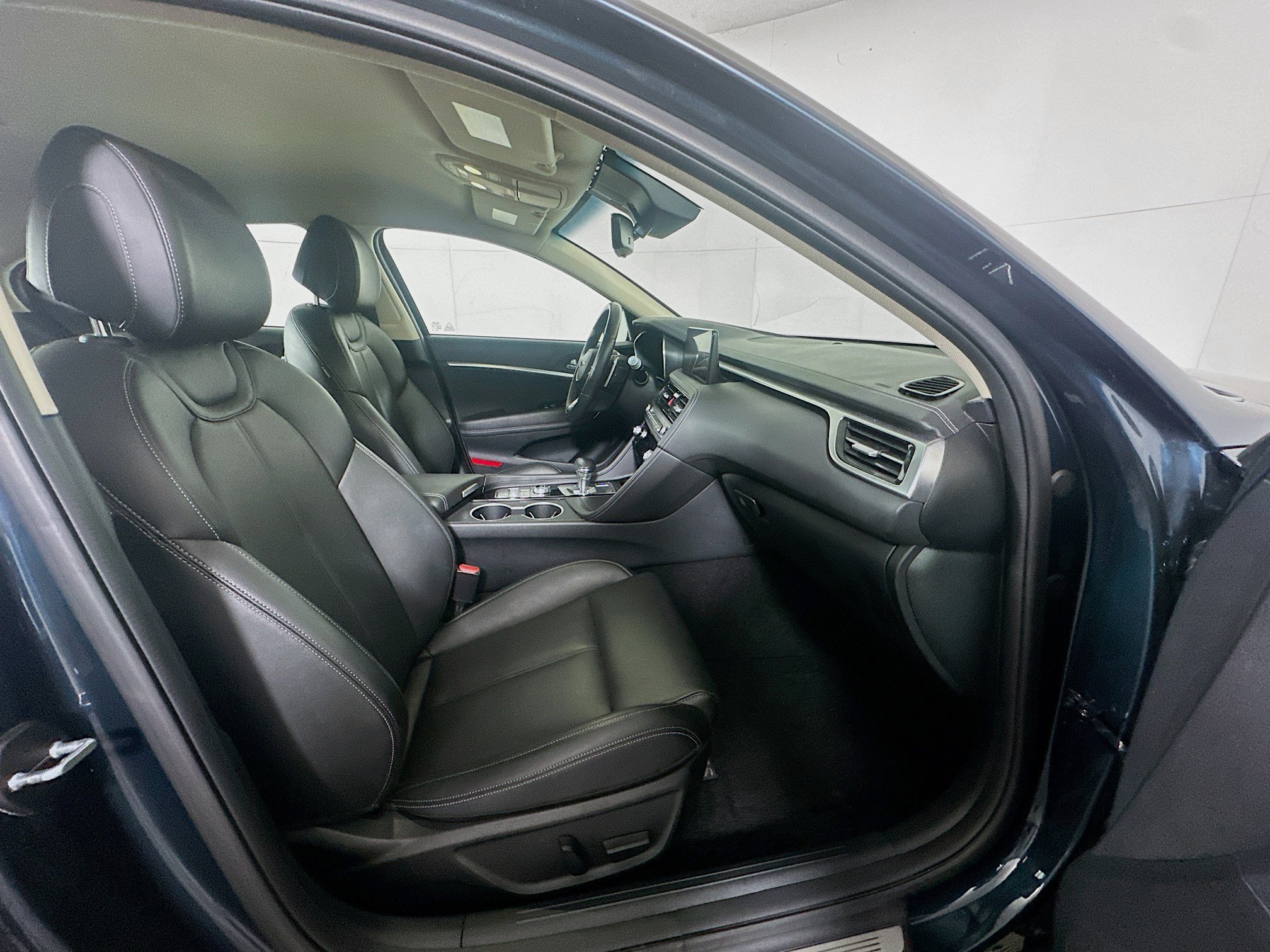 Used 2025 Genesis G70 2.5T RWD image 30