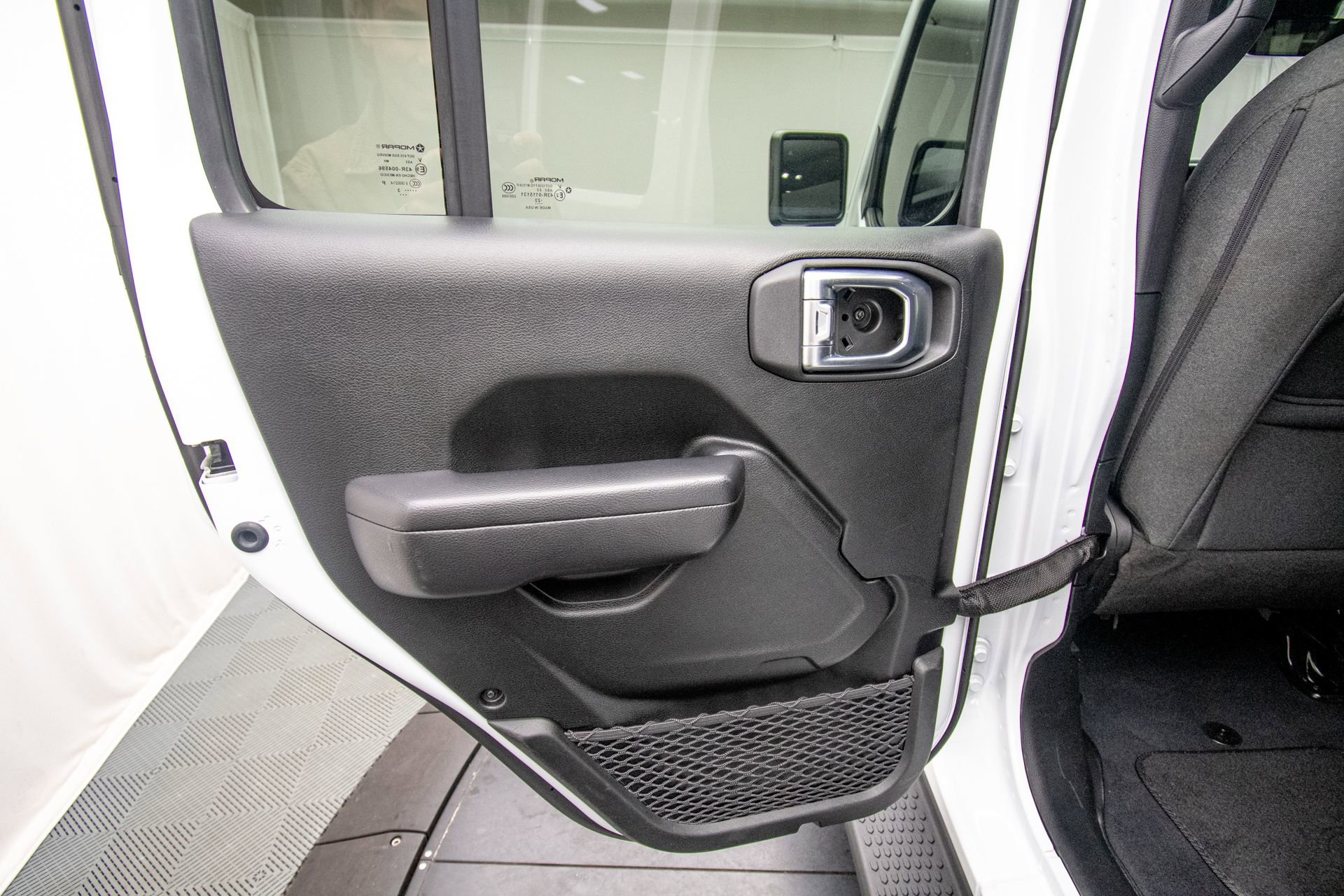 Used 2024 Jeep Wrangler Unlimited Rubicon AWD/4WD image 31