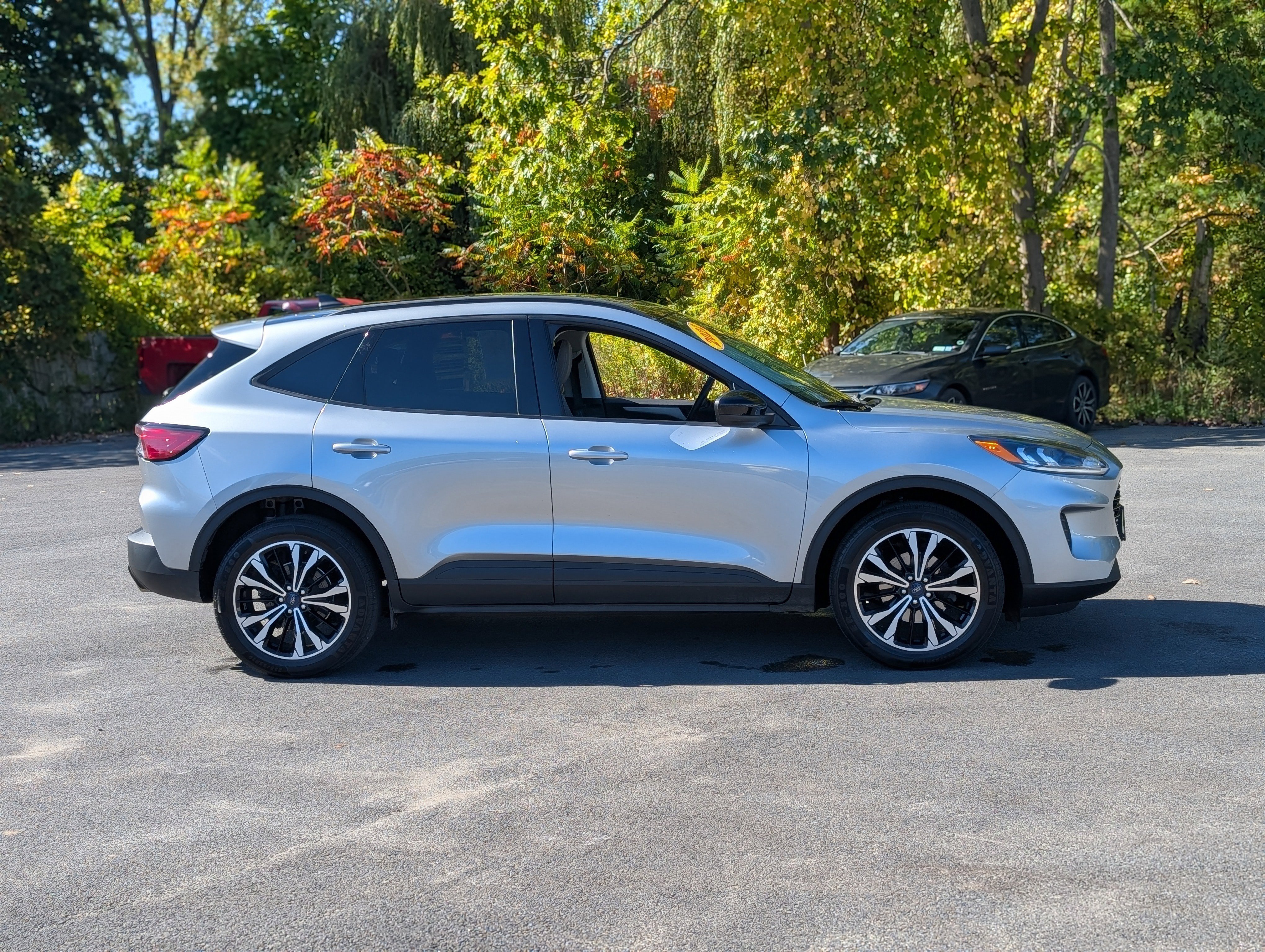 Used 2022 Ford Escape SE w/ SE Sport Appearance Package image 7