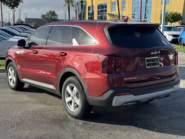 Used 2025 Kia Sorento LX image 3