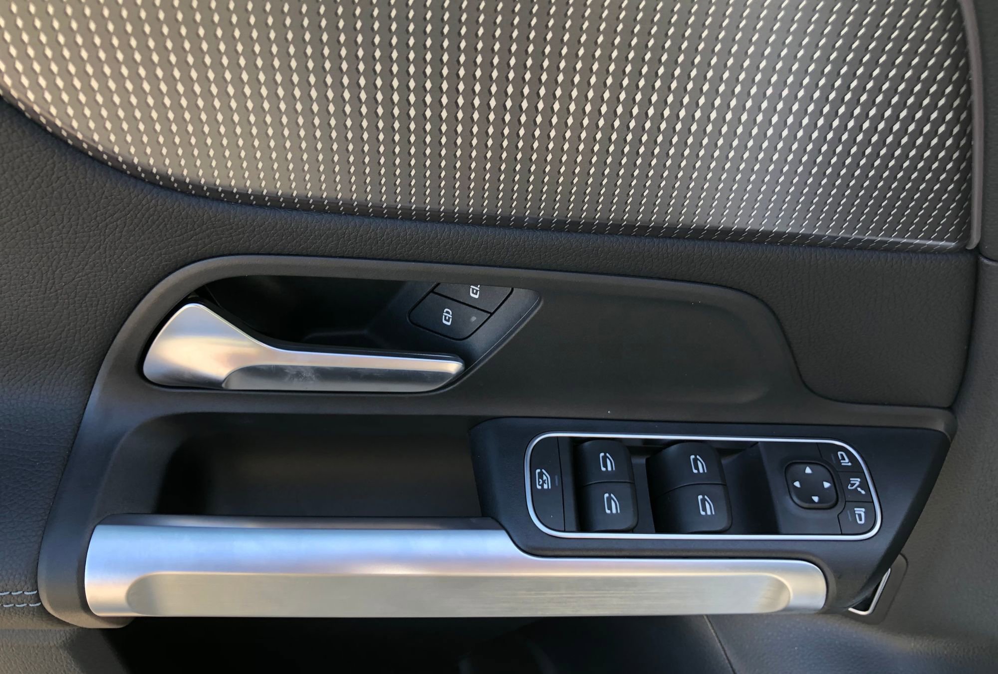 New 2022 Mercedes-Benz EQB 300 4MATIC image 12