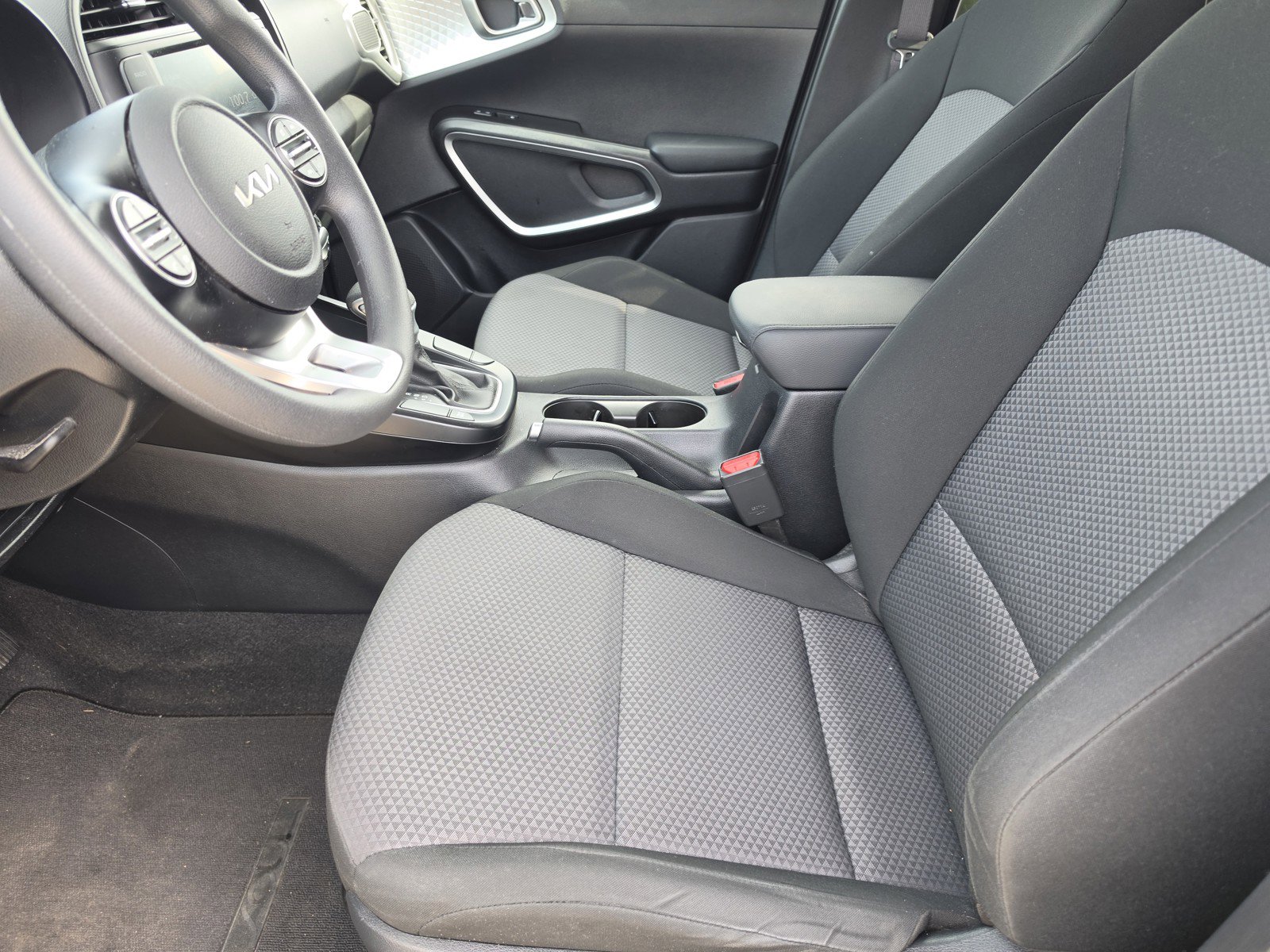 Used 2025 Kia Soul LX FWD image 10