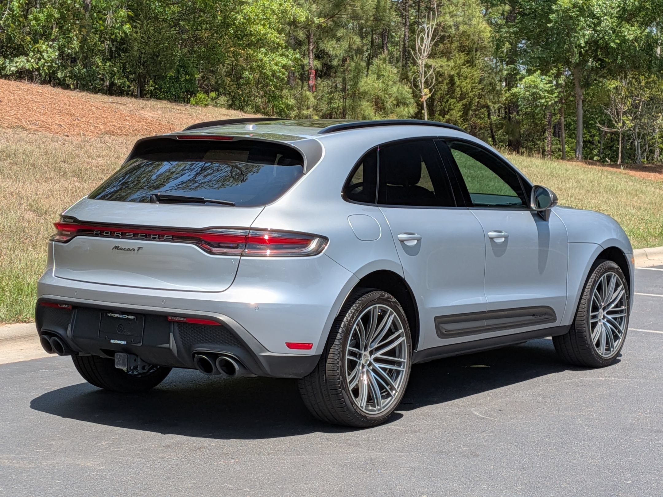 Certified 2025 Porsche Macan Turbo AWD/4WD image 30
