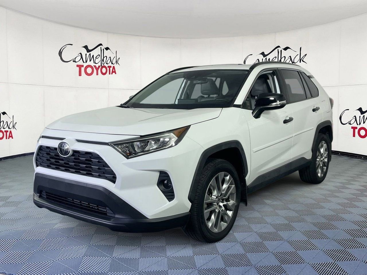Used 2019 Toyota RAV4 XLE Premium w/ Cold Weather Package AWD/4WD image 4