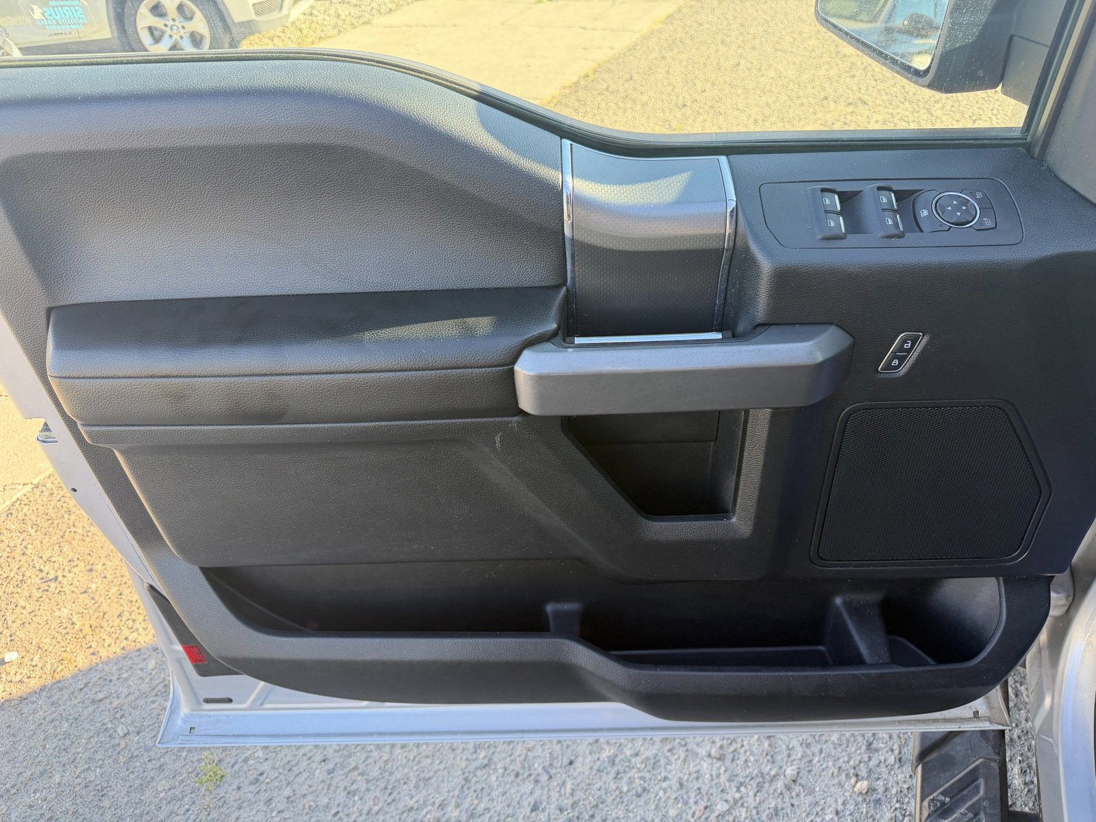 Used 2015 Ford F150 Lariat image 14