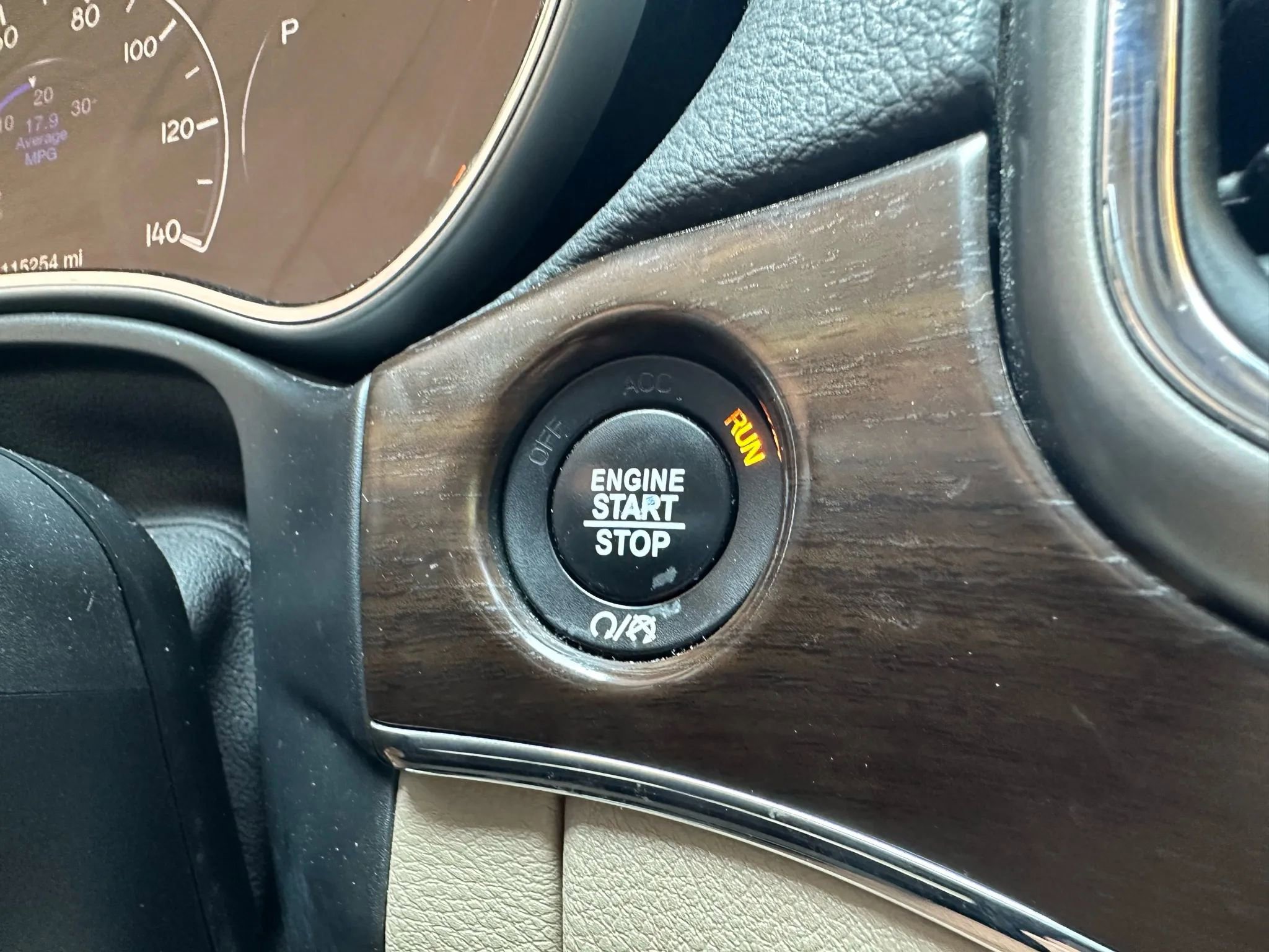 Used 2018 Jeep Grand Cherokee Limited w/ Luxury Group II image 32