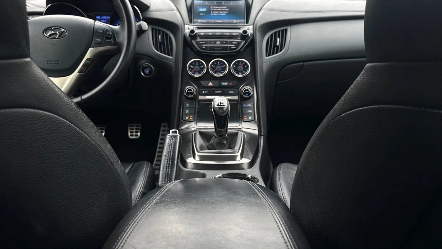 Used 2014 Hyundai Genesis 3.8 RWD image 22