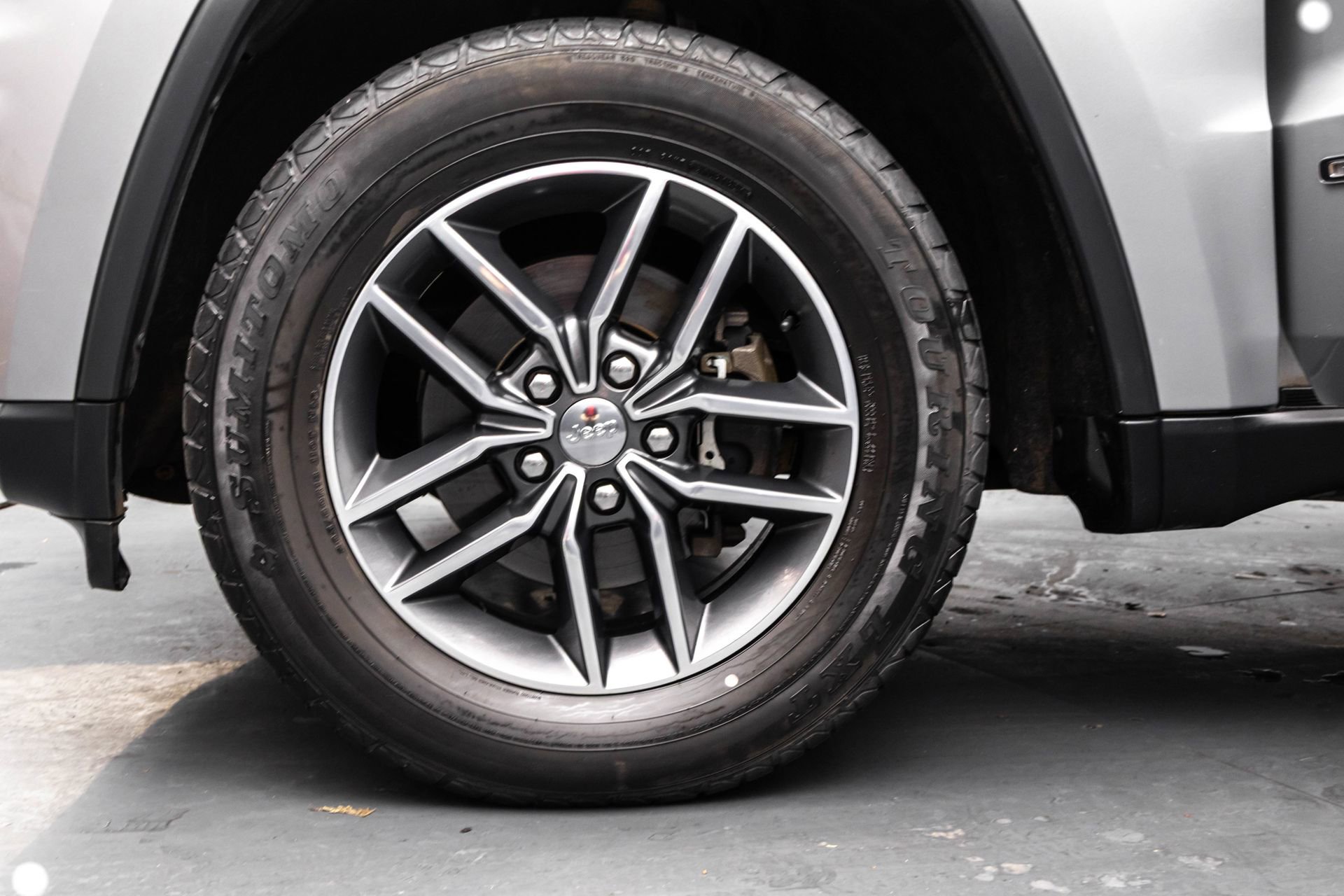 Used 2018 Jeep Grand Cherokee Limited image 42