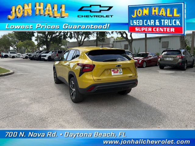 Used 2024 Chevrolet Trax RS w/ Sunroof Package FWD image 9