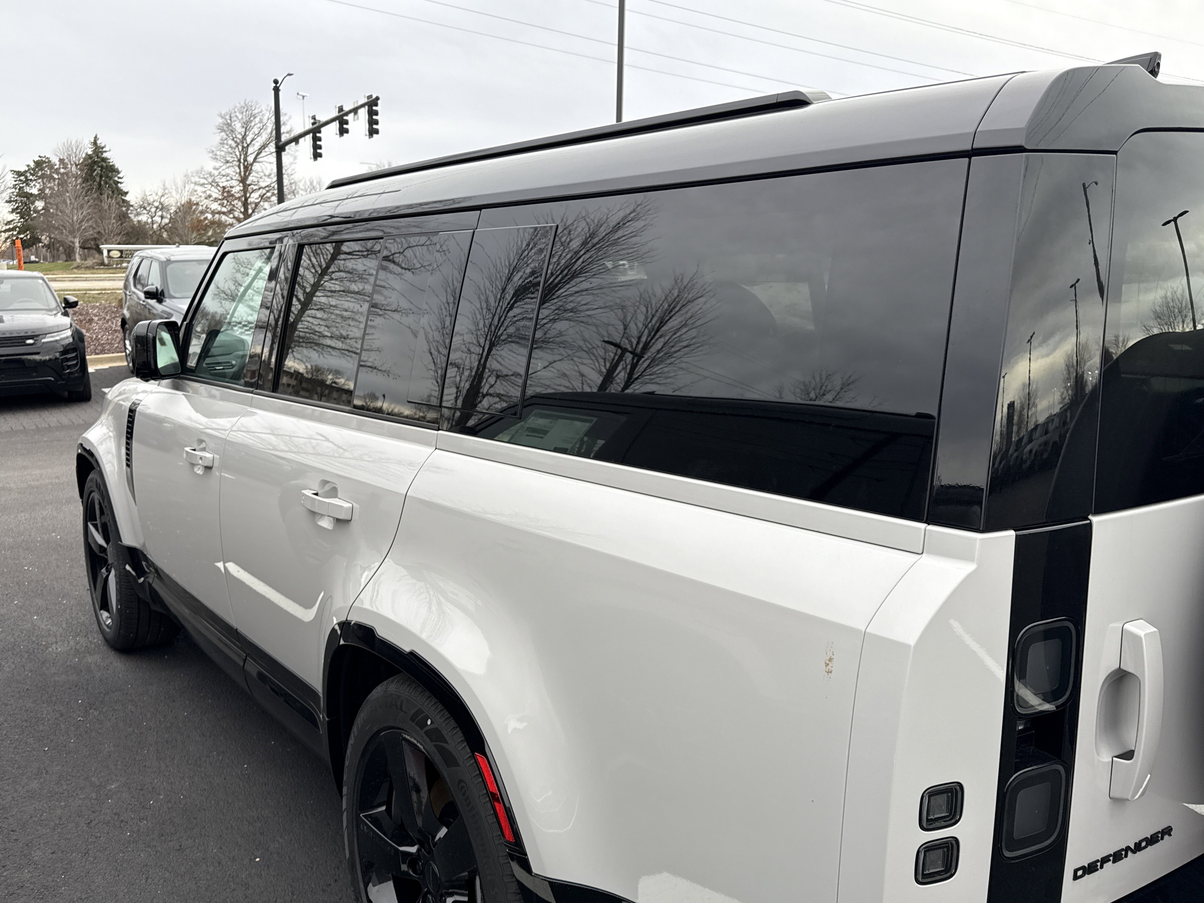 New 2026 Land Rover Defender 130 X-Dynamic SE image 3