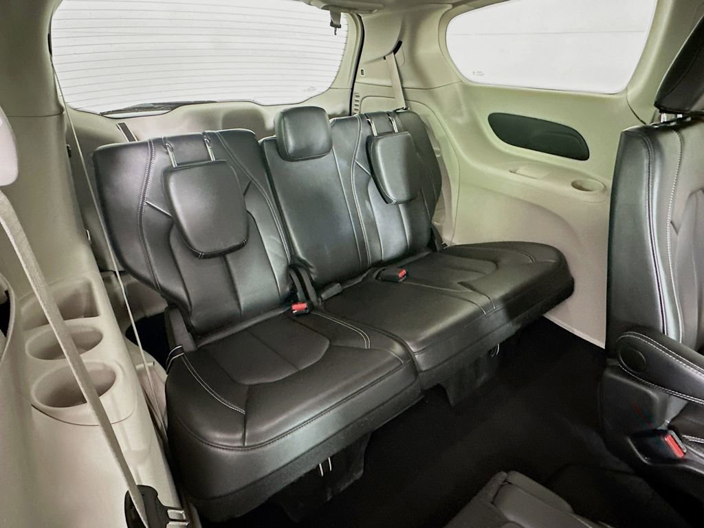 Certified 2024 Chrysler Pacifica Touring-L image 37