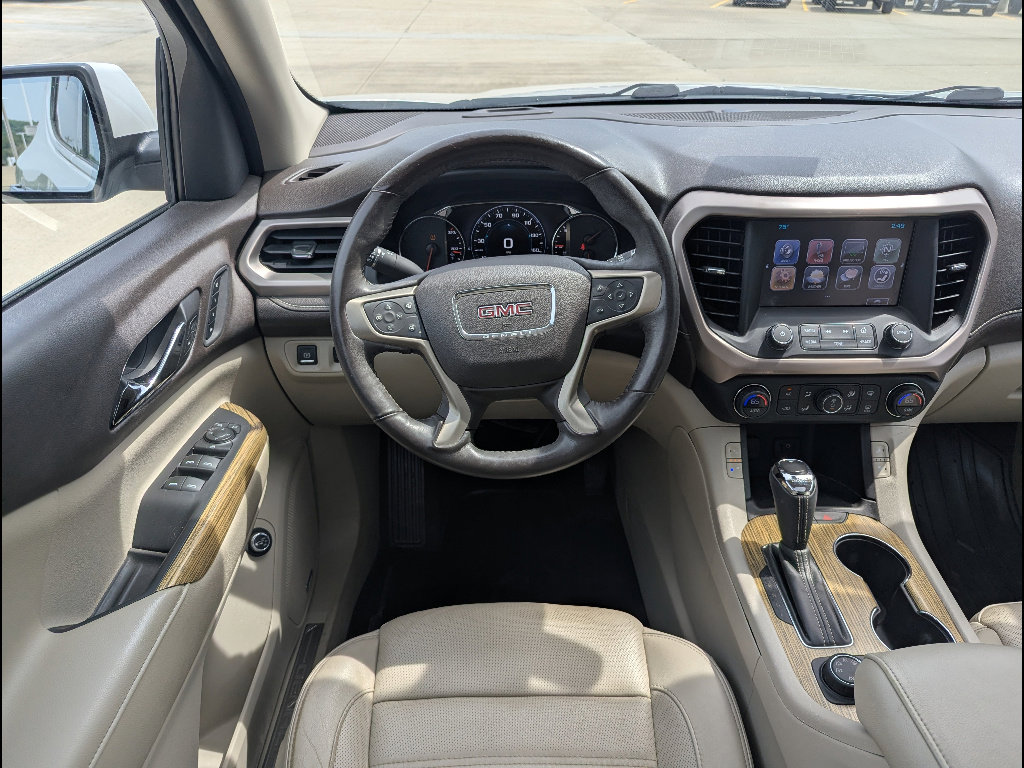 Used 2017 GMC Acadia Denali w/ Technology Package AWD/4WD image 3