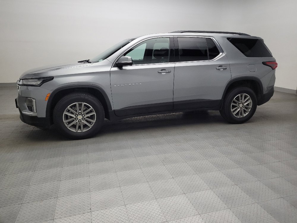 Used 2023 Chevrolet Traverse LT image 2