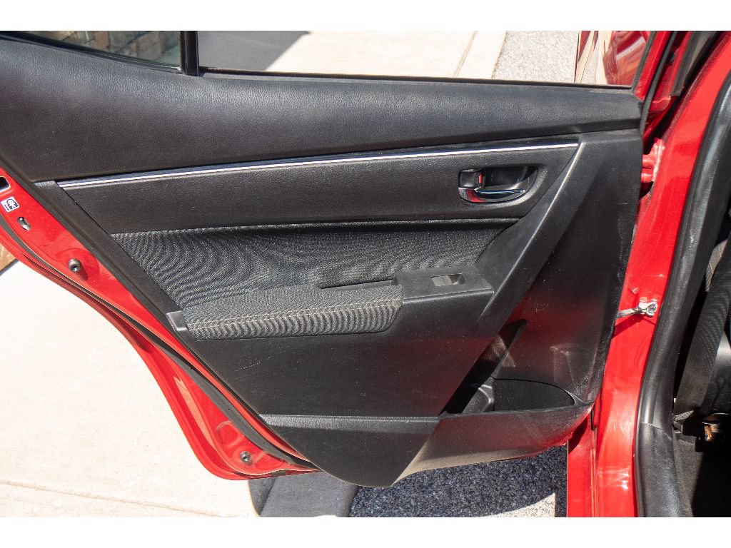 Used 2018 Toyota Corolla LE FWD image 17