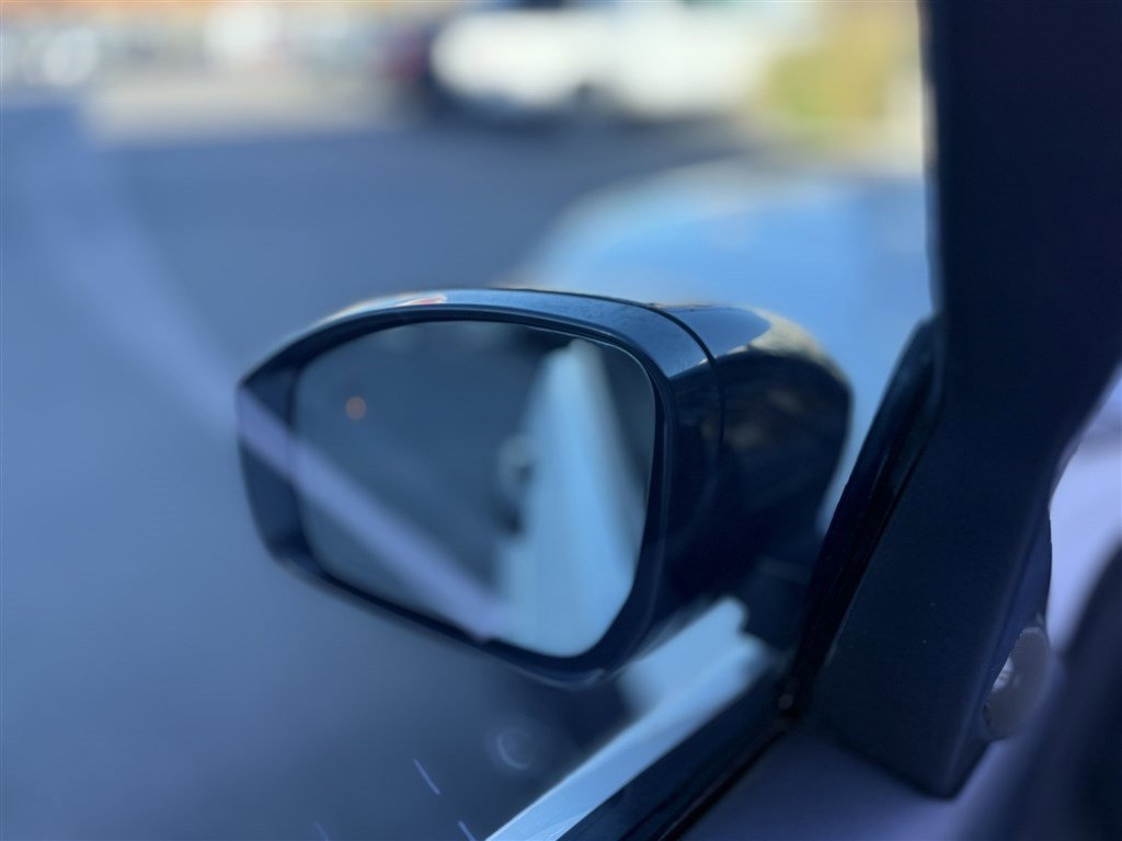 Used 2020 Land Rover Discovery HSE Luxury image 16