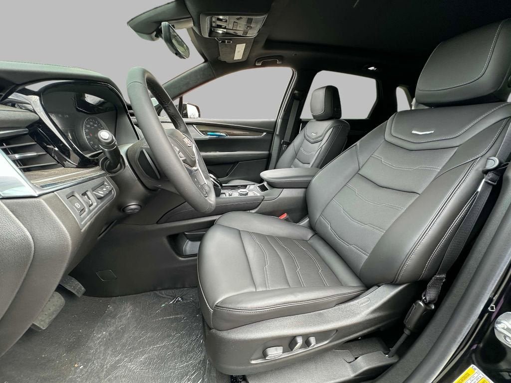 New 2024 Cadillac XT5 Premium Luxury w/ Platinum Package FWD image 2