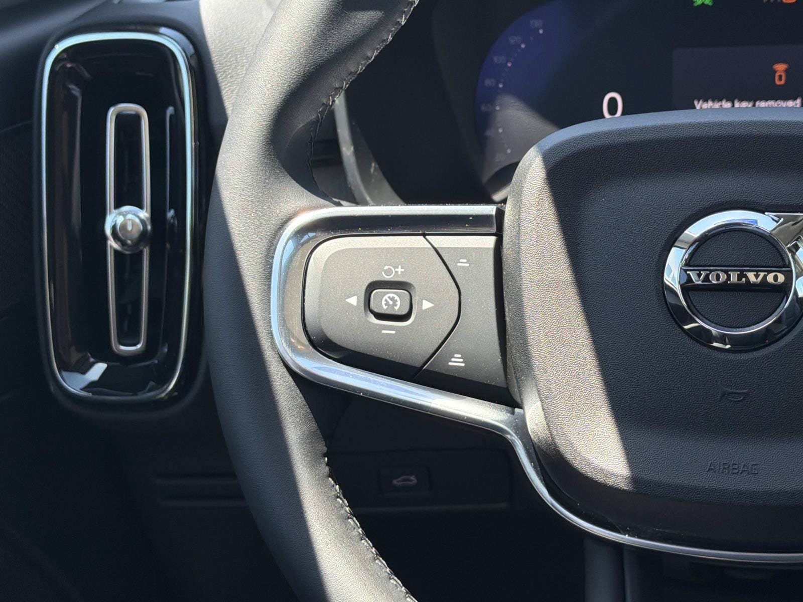 New 2026 Volvo XC40 B5 Ultra w/ Climate Package AWD/4WD image 8