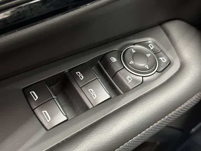 Used 2025 Chevrolet Suburban High Country AWD/4WD image 20