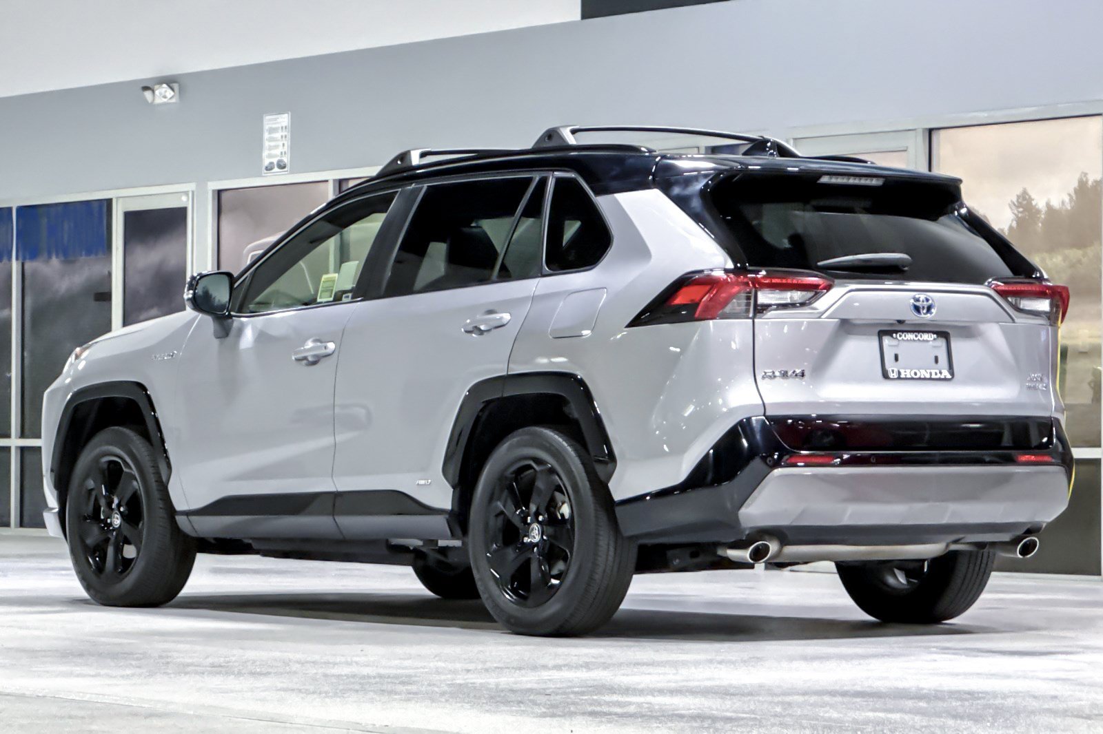 Used 2021 Toyota RAV4 XSE AWD/4WD image 3