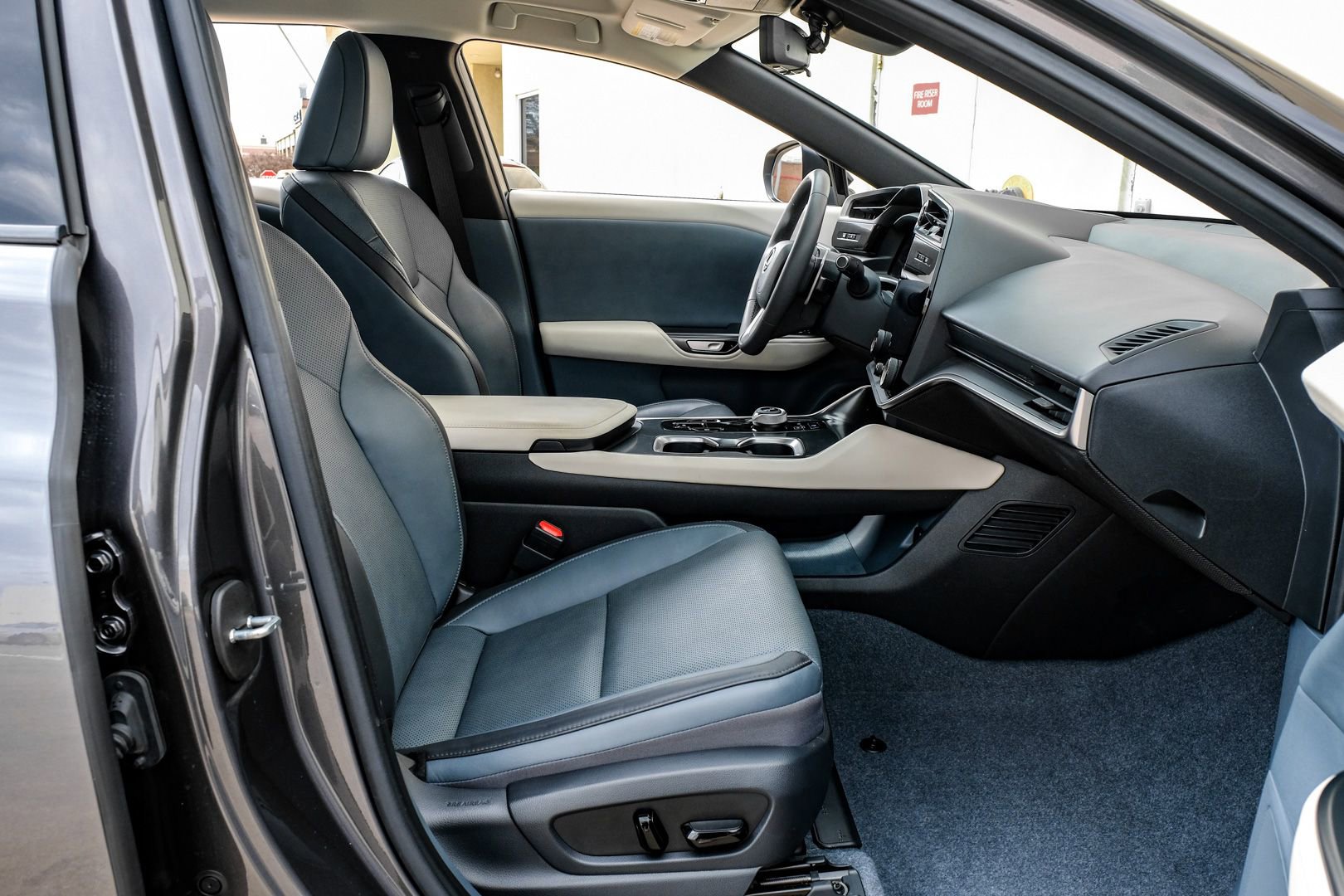 Used 2023 Lexus RZ 450e Premium w/ Technology Package image 31