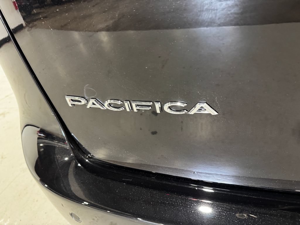 New 2027 Chrysler Pacifica Select w/ Family Tech Group AWD/4WD image 34