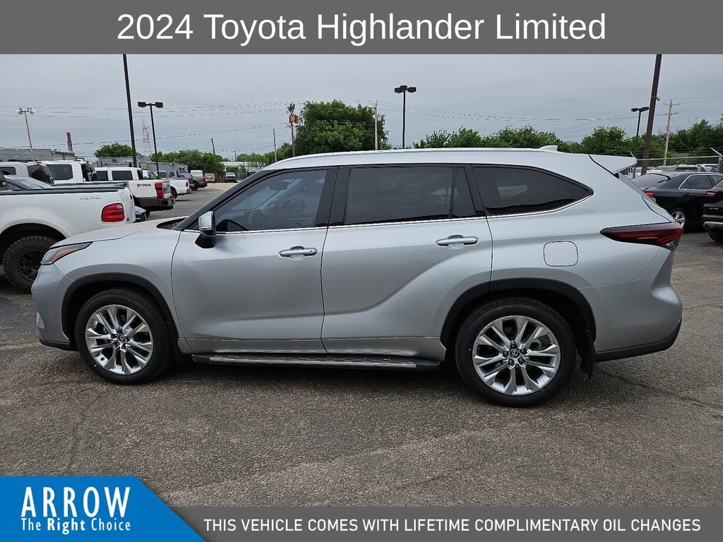 Used 2024 Toyota Highlander Limited FWD image 7