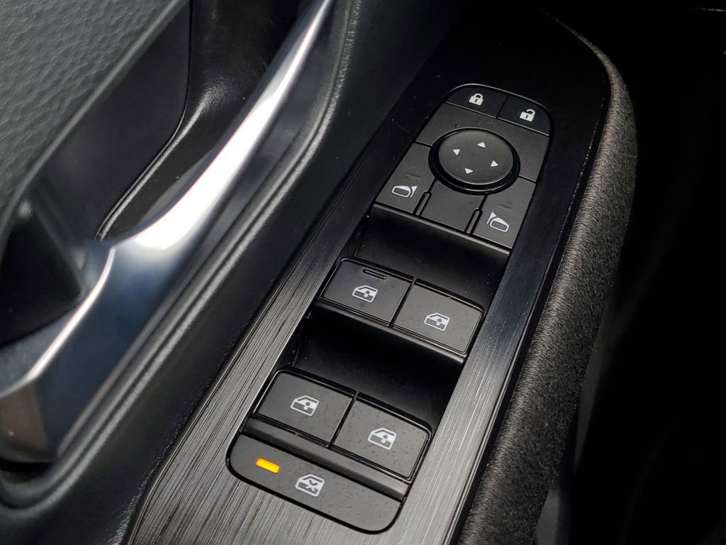 Used 2025 Nissan Kicks SV image 18