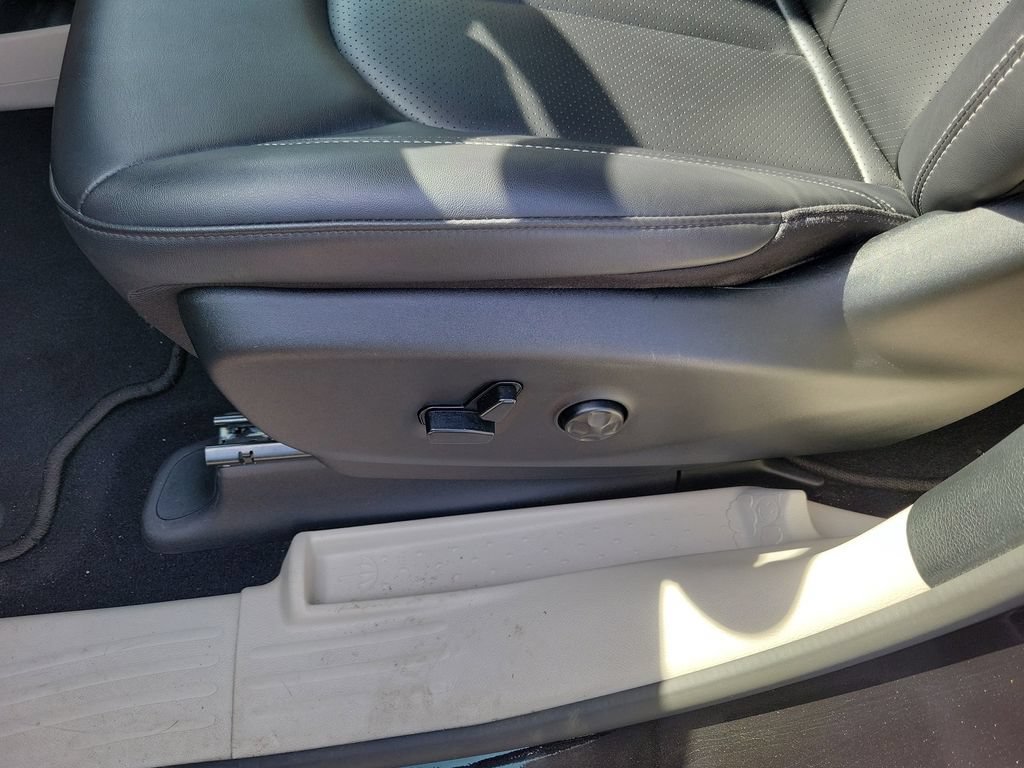 Used 2024 Chrysler Pacifica Limited FWD image 17