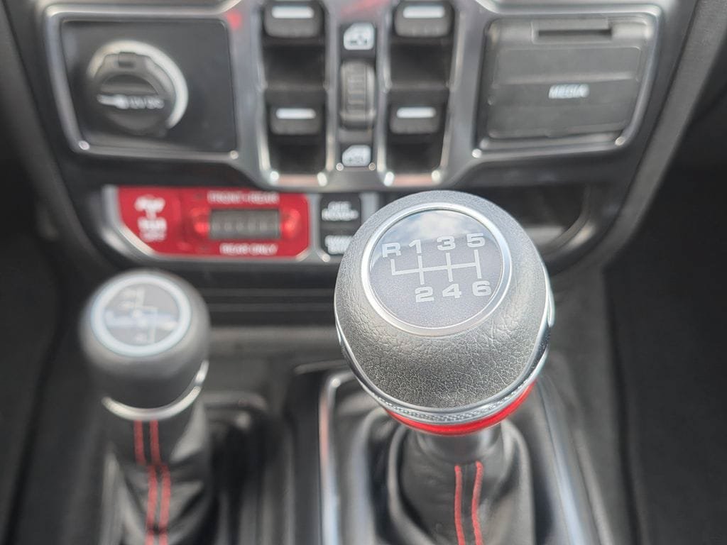 Used 2022 Jeep Gladiator Rubicon w/ Cold Weather Group AWD/4WD image 17