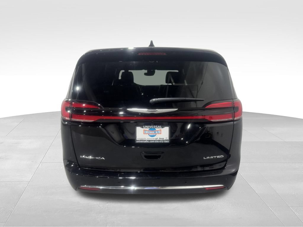 Used 2026 Chrysler Pacifica Limited FWD image 26