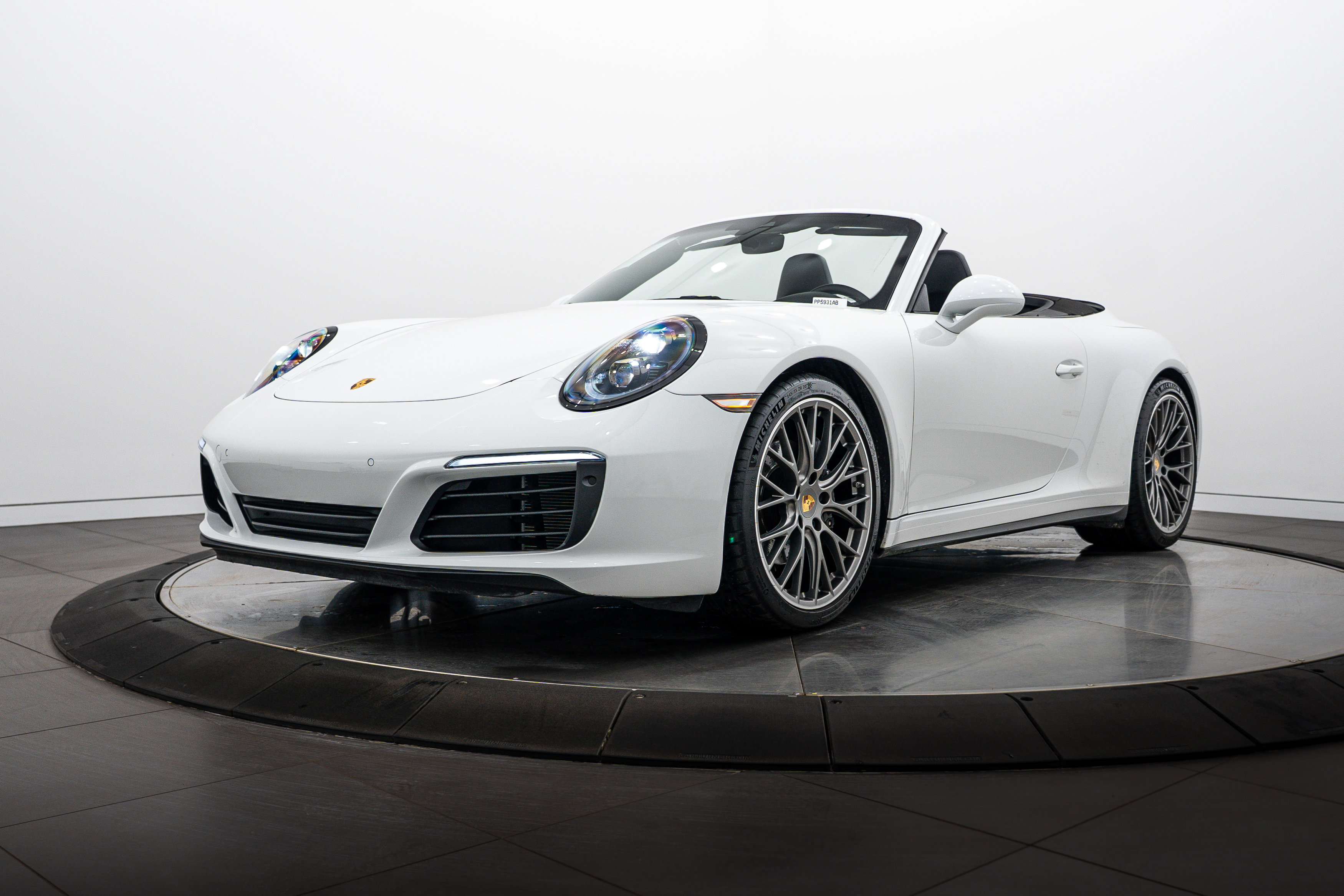 Certified 2019 Porsche 911 Carrera 4 image 1