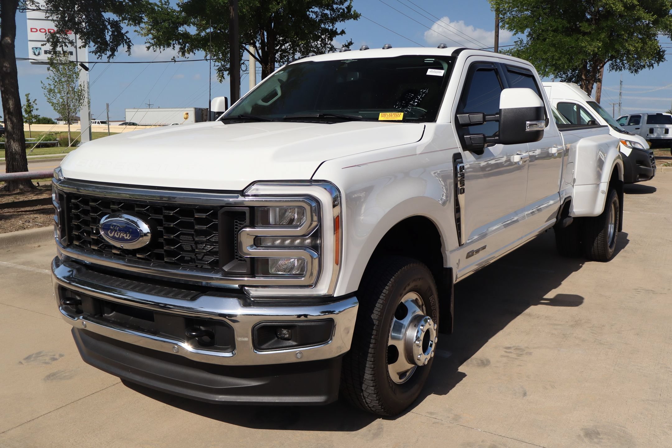 Used 2023 Ford F350 Lariat w/ Lariat Ultimate Package AWD/4WD image 8