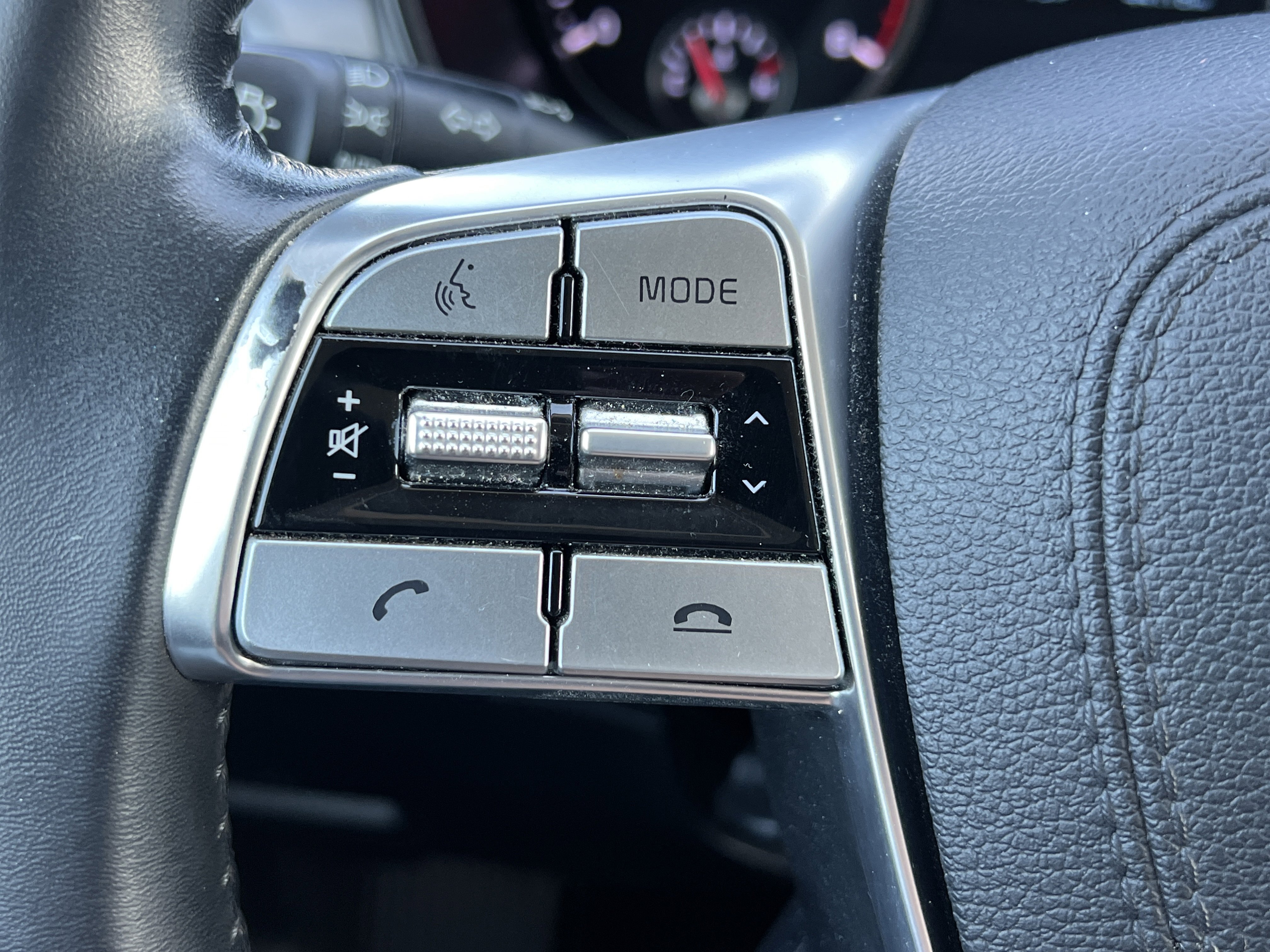 Certified 2022 Kia Telluride LX image 24