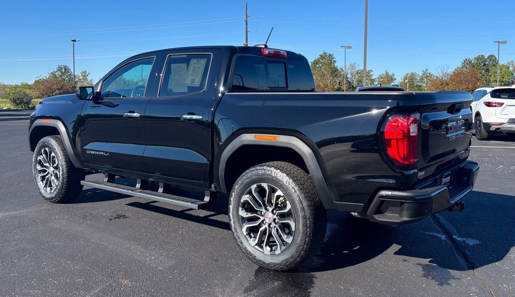 Used 2024 GMC Canyon Denali AWD/4WD image 5