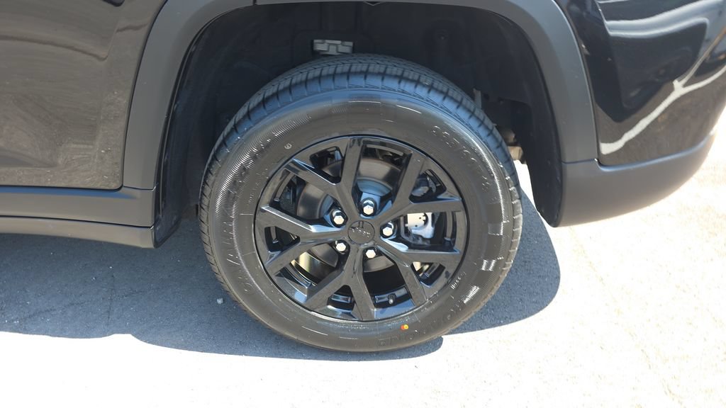 Used 2024 Jeep Grand Cherokee Altitude RWD image 10