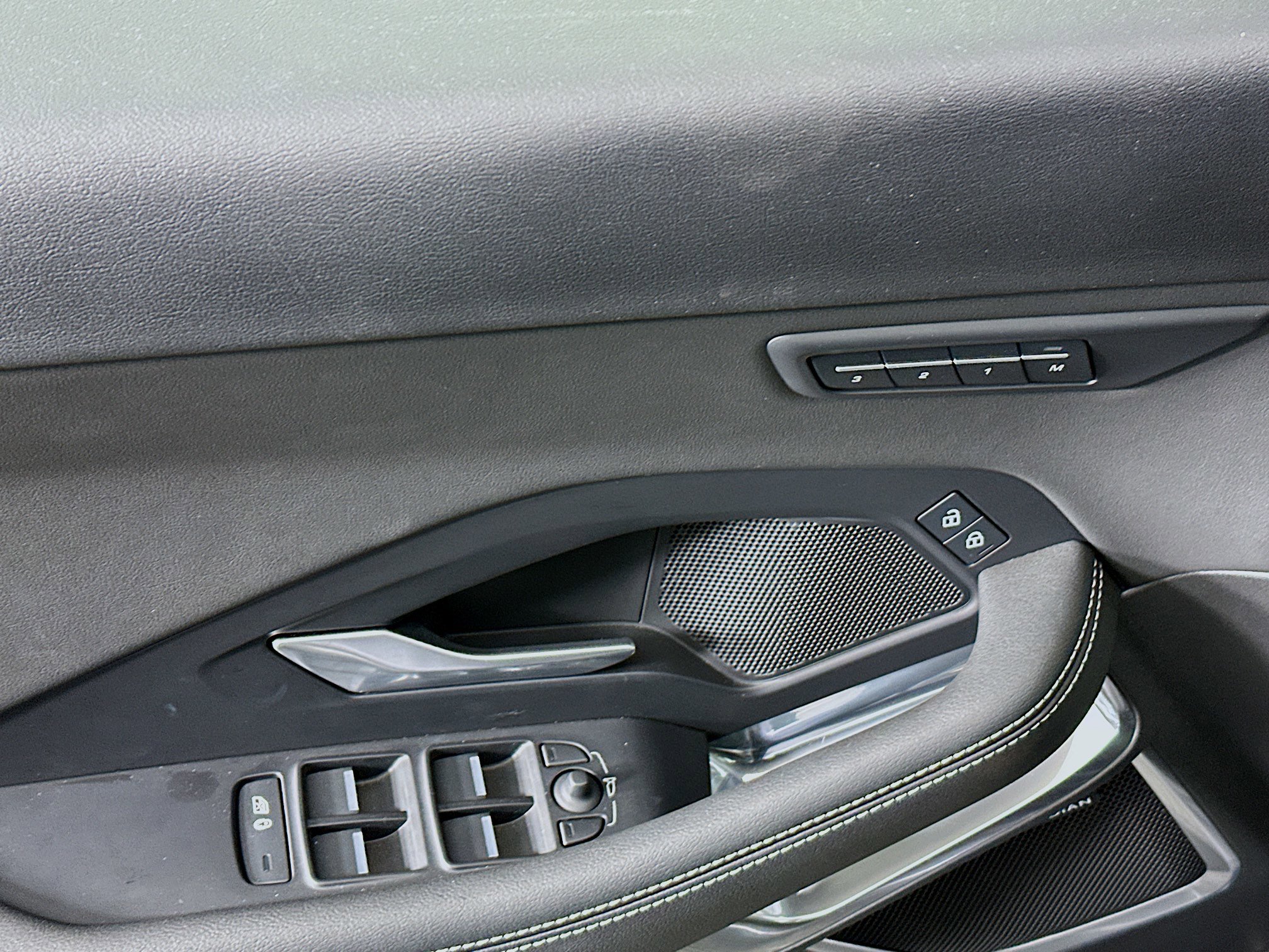 Used 2024 Jaguar E-PACE R-Dynamic SE image 15