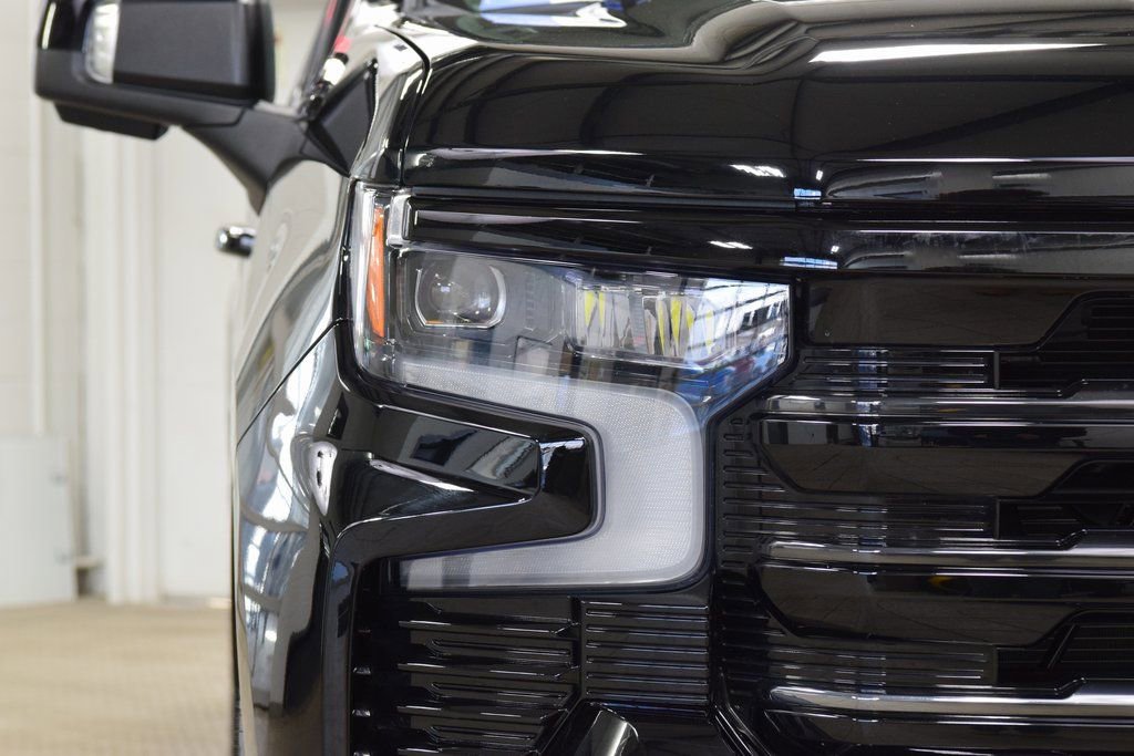Used 2025 Chevrolet Silverado 1500 High Country w/ Midnight Edition image 12