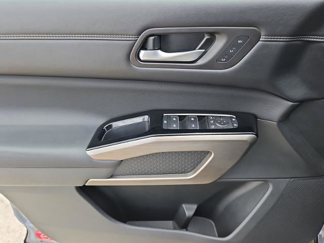 Certified 2024 Nissan Pathfinder Platinum FWD image 24