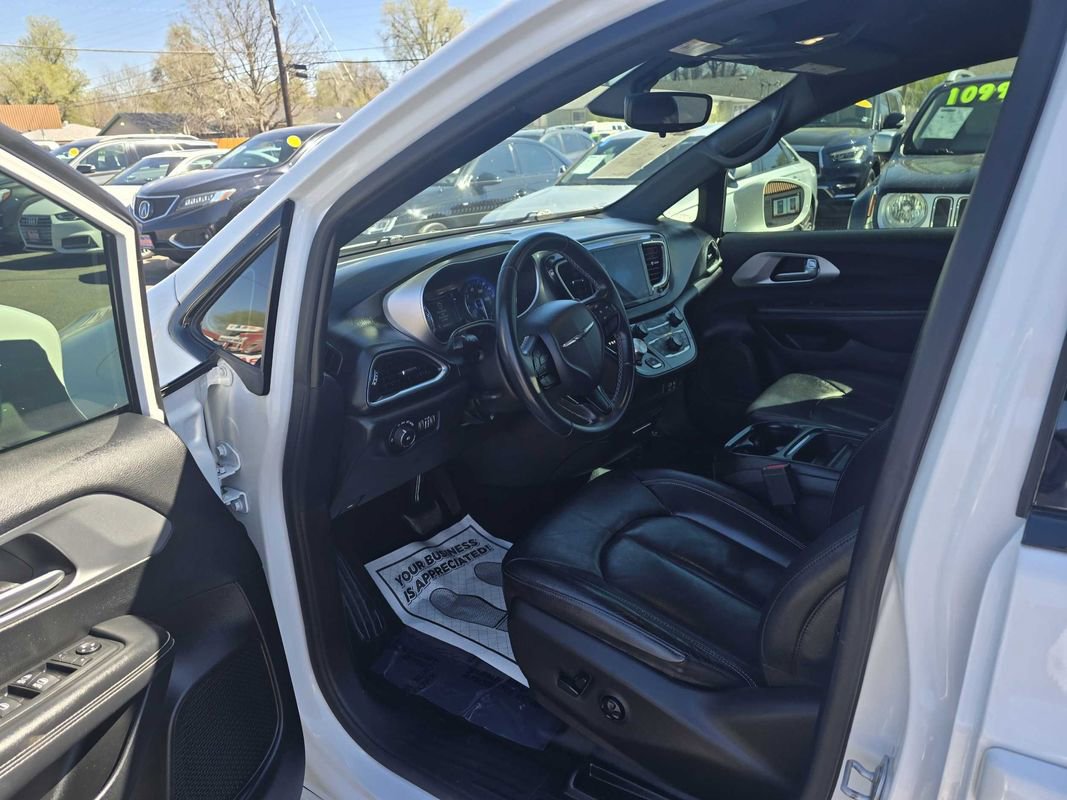 Used 2018 Chrysler Pacifica Touring-L w/ Premium Audio Group FWD image 29