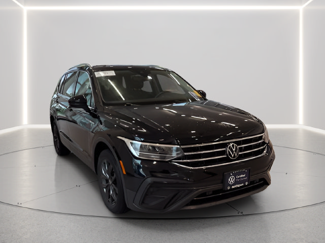 Used 2024 Volkswagen Tiguan SE w/ Panoramic Sunroof Package AWD/4WD image 15